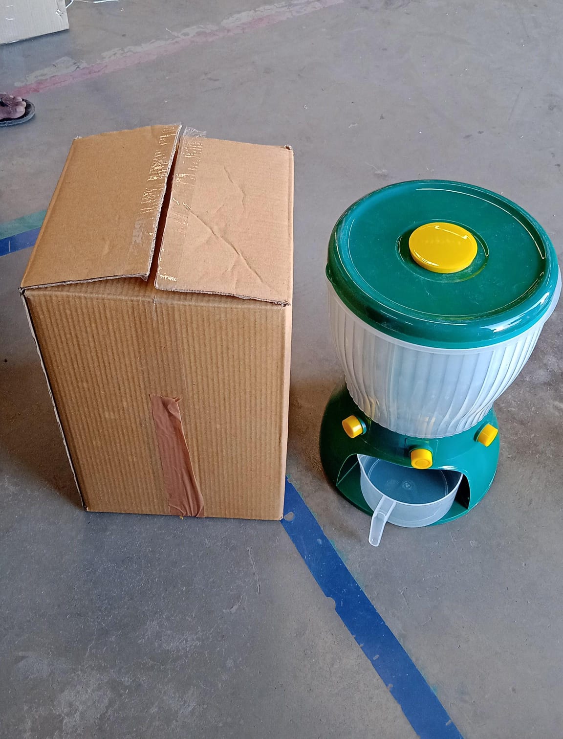 4 in 1 360 Degree Rotation Cereal Dispenser (Approx 10 kg / 1 Pc) 4 in 1 360 Degree Rotation Cereal Dispenser (Approx 10 kg / 1 Pc)